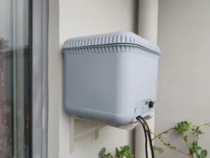 Lắp đặt bộ bình tưới cây tự động nhỏ giọt Oasis cho ban công căn hộ tại Masteri Thảo Điền, Quận 2
