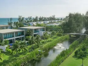 Thi công hệ thống tưới cây tự động cảnh quan ven hồ Sanctuary Hồ Tràm